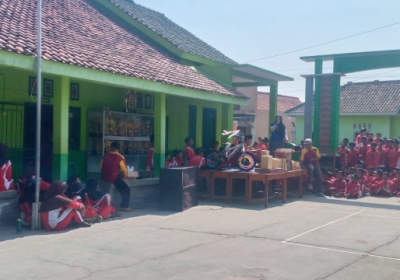 Outing class to Prambanan 