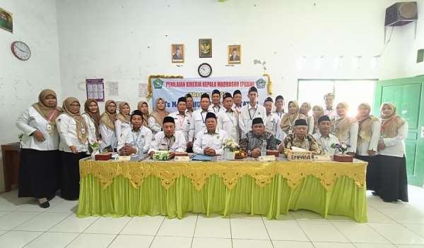 Pelaksanaan Penilaian Kinerja Kepala Madrasah (PKKM) di MTs Mafatihul Huda Padakaton